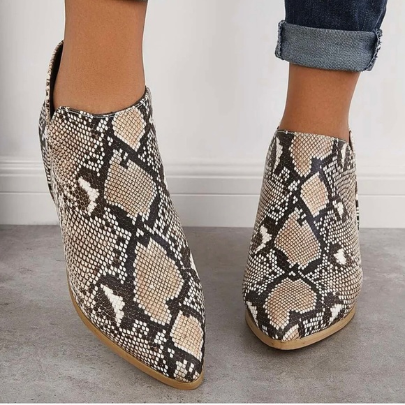 Dolce Vita Snake bootie - Picture 9 of 17